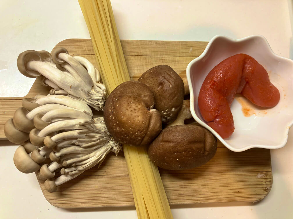 焦がし醤油香るキノコと明太子の和風パスタ