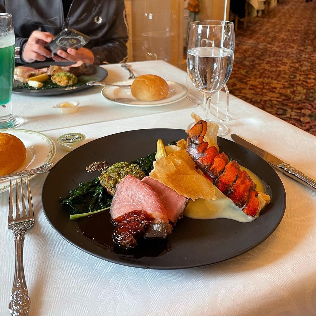 disney-sea-colombia-steam-ship-dining-room