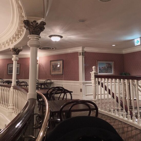 disneyland-TheDiamondHorseshoe